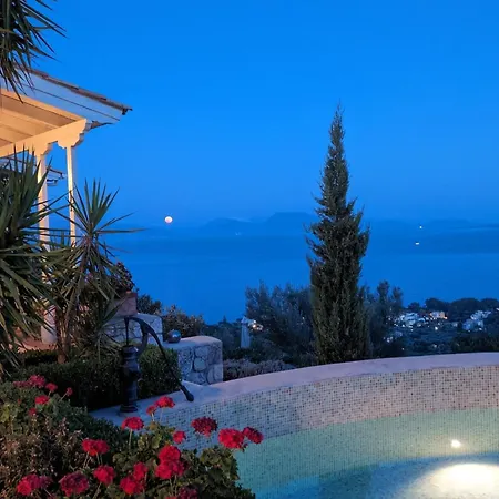 Drei Grazien- Luxurioese Mit Eigenem Pool By Interhome *