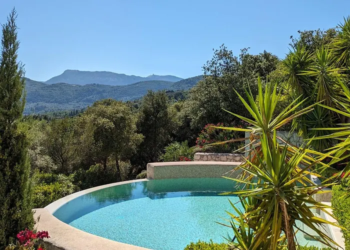 Drei Grazien- Luxurioese Mit Eigenem Pool By Interhome *