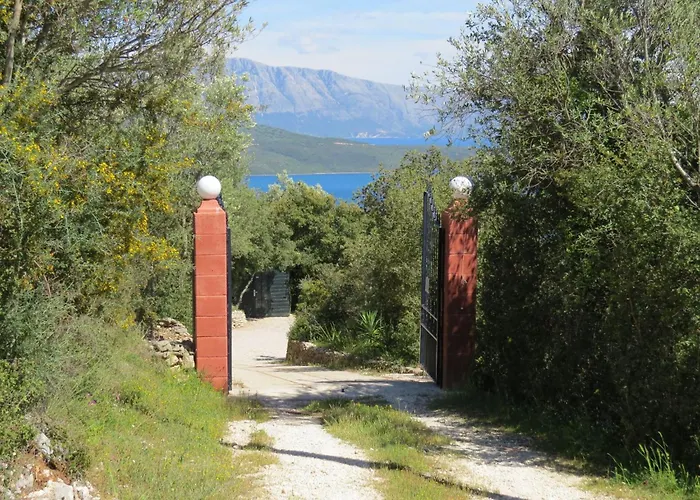 Drei Grazien- Luxurioese Mit Eigenem Pool By Interhome Katouna